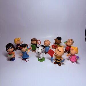 Vintage Peanuts Gang PVC Mini Figures Lot Charlie Brown Snoopy Lucy & More Set